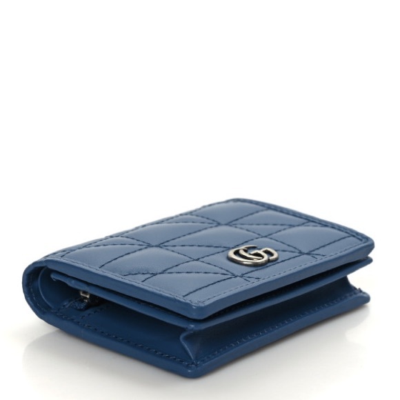 GUCCI
Calfskin Matelasse Aria GG Marmont Card Case Wallet Clear Blue - Picture 4 of 9